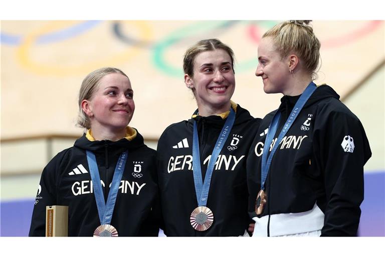 Lächeln mit Bronze (v.li.): Emma Hinze, Lea Sophie Friedrich und Pauline Grabosch