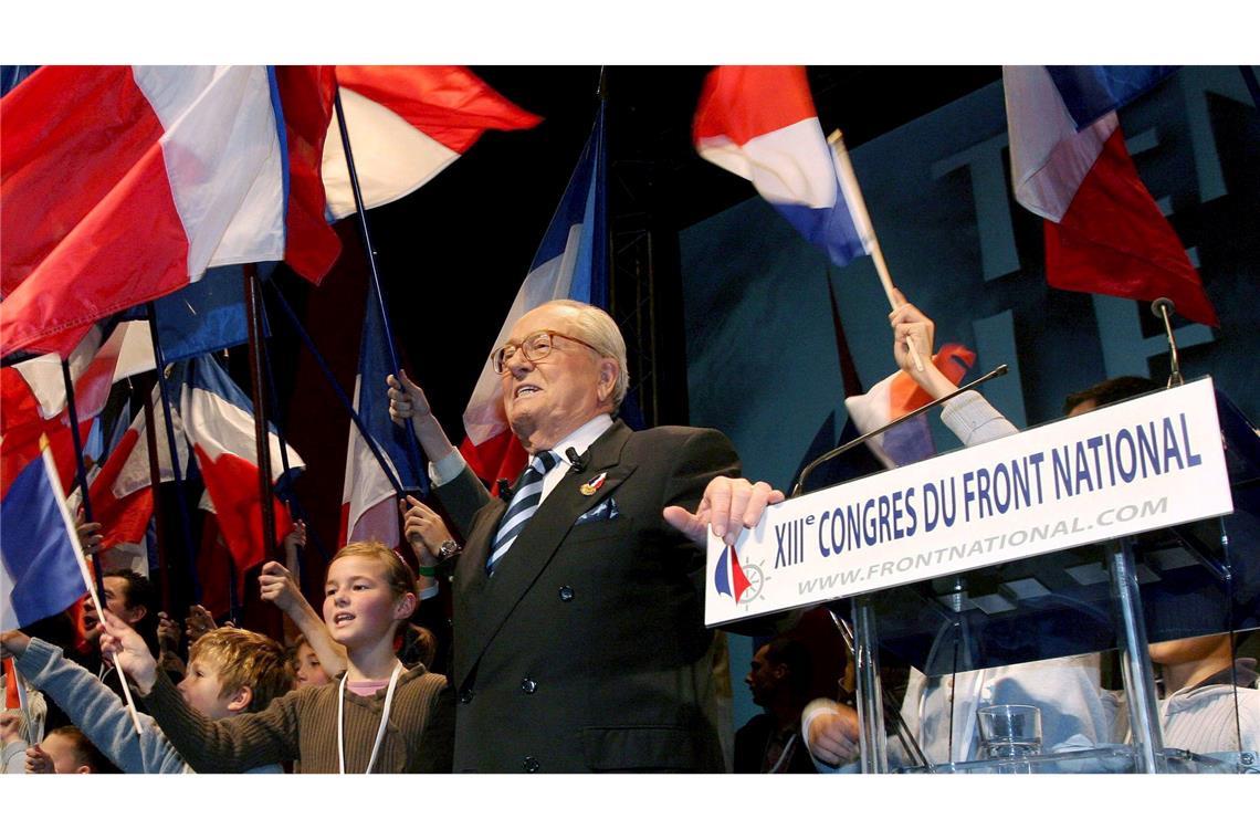 Le Pen machte die Partei Front National zur politisch bedeutsamen Kraft. (Archivbild)