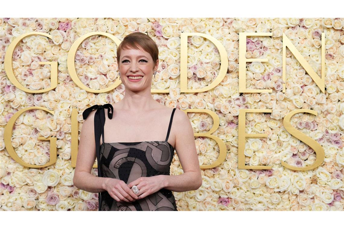 Leonie Benesch kommt zur Verleihung der 82. Golden Globes.