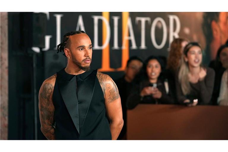 Lewis Hamilton fühlt sich auch auf roten Teppichen mit Hollywoodstars wohl.