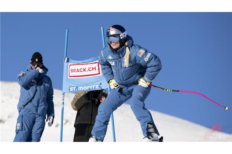 Lindsey Vonn besichtigt die Strecke.