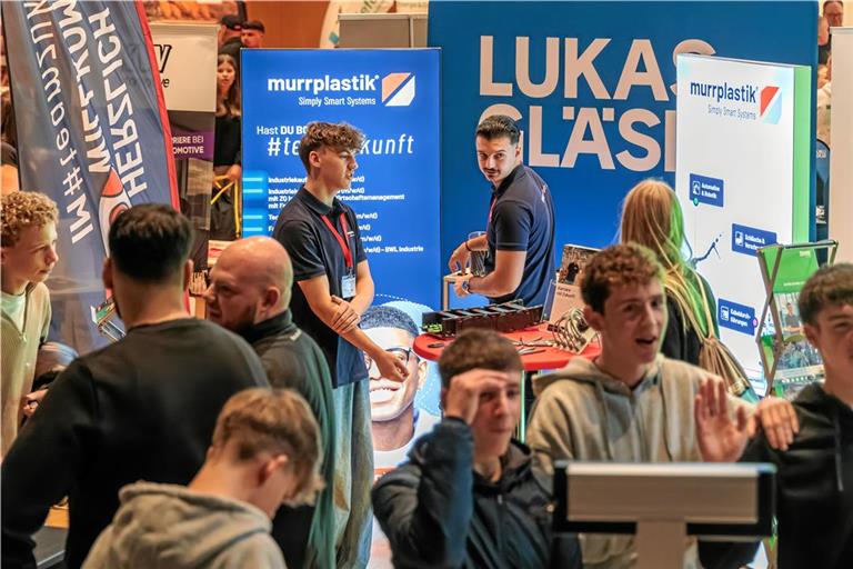 Jobday bringt Firmen und Jugend zusammen Lukas Gläser kann als Bauunternehmen auch mit einer Viertagewoche punkten. Fotos: Stefan Bossow