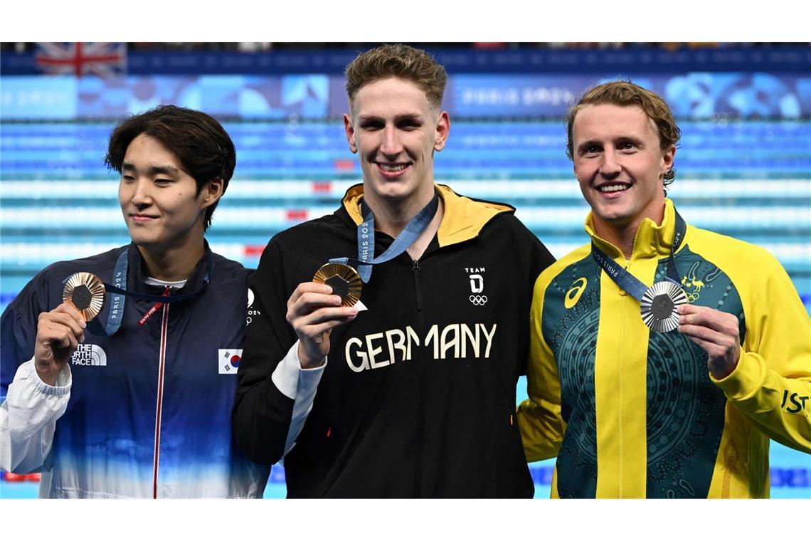 Lukas Märtens (M.) hat die erste deutsche Medaille in Paris gewonnen.