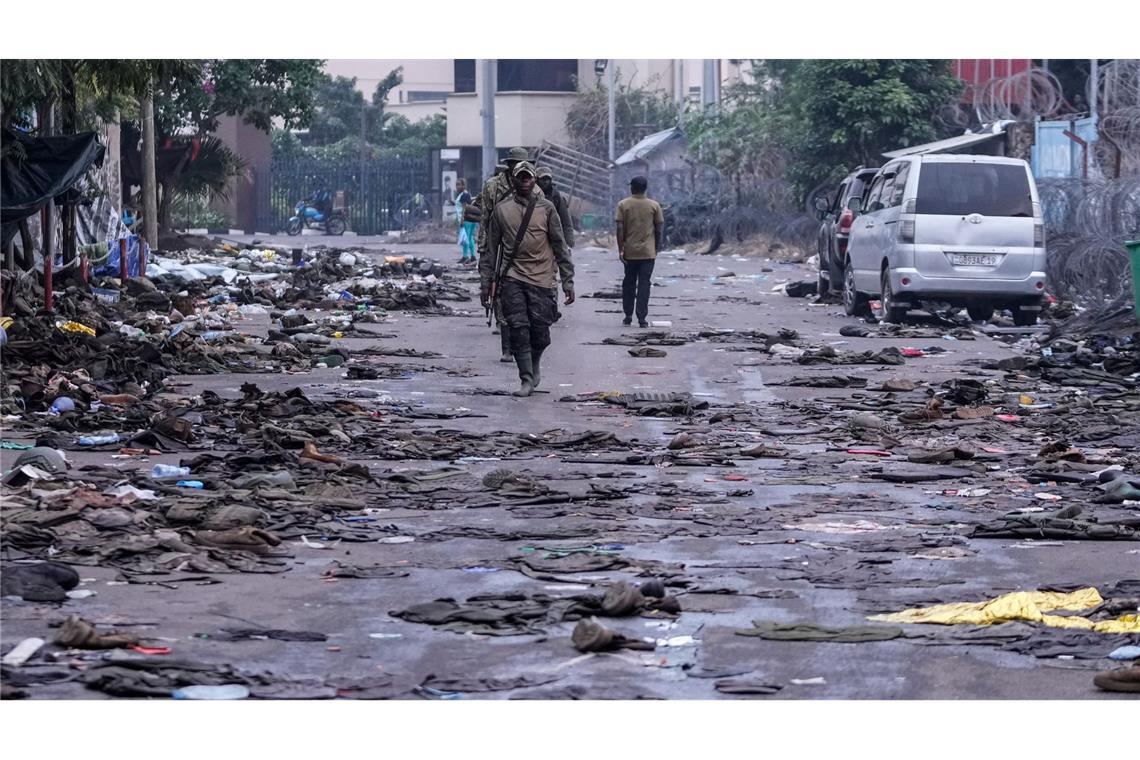 M23-Rebellen patrouillieren durch die Straßen von Goma im Kongo.