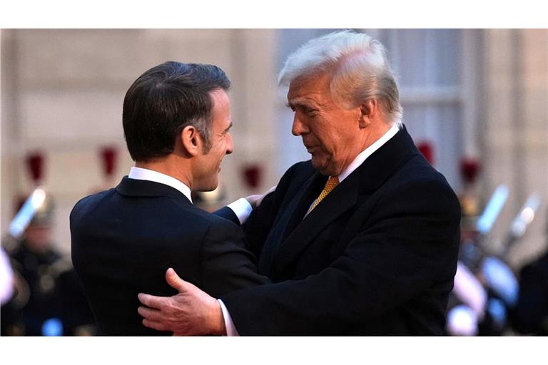 Macron bemüht sich noch vor Trumps Vereidigung als Präsident darum, sich mit dem Republikaner gut zu stellen.