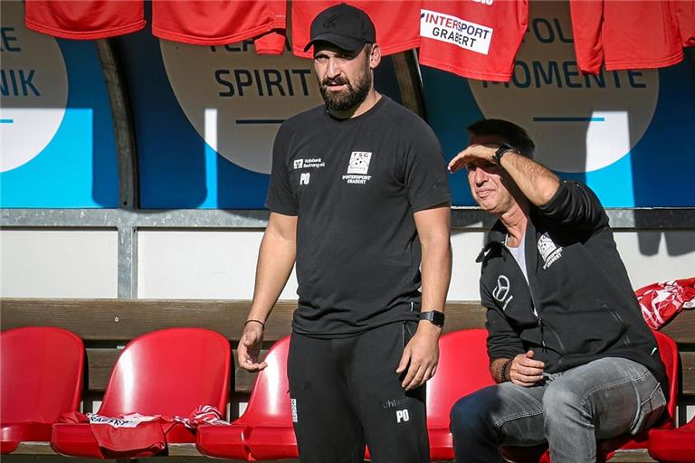 Marc Erdmann (rechts) sieht für Pavlos Osipidis keine Zukunft mehr als Trainer in Backnang. Foto: Alexander Becher