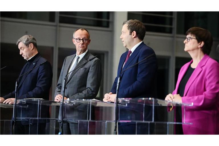 Markus Söder, Friedrich Merz, Lars Klingbeil und Saskia Esken geben eine Pressekonferenz zu den Sondierungsgesprächen zwischen der Union und der SPD.