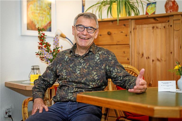 Martin Stierand, mittlerweile im Ruhestand, reist für sein Leben gern. Bei seiner Arbeit als Klinikseelsorger ließ sich durch seine internationale Reiseerfahrung auch so manche Brücke zu Menschen schlagen, die ihre Wurzeln in Ländern hatten, die er kennengelernt hat. Foto: Stefan Bossow