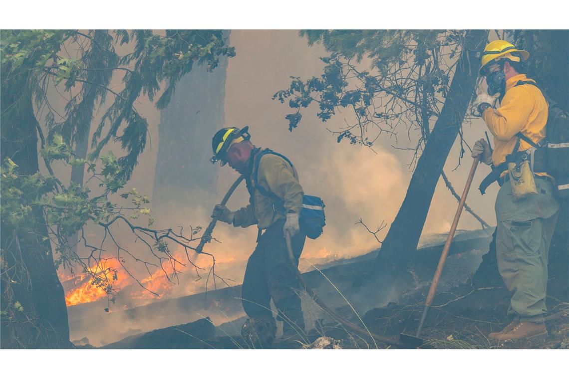 Mehr als 4.000 Helfer sind im Einsatz gegen die Flammen.