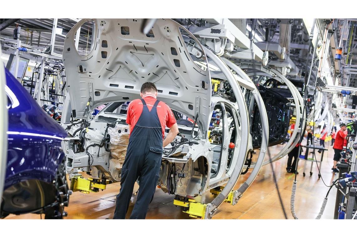 Mehr Unternehmen in der Automobilbranche denken über Stellenabbau nach. (Symbolbild)