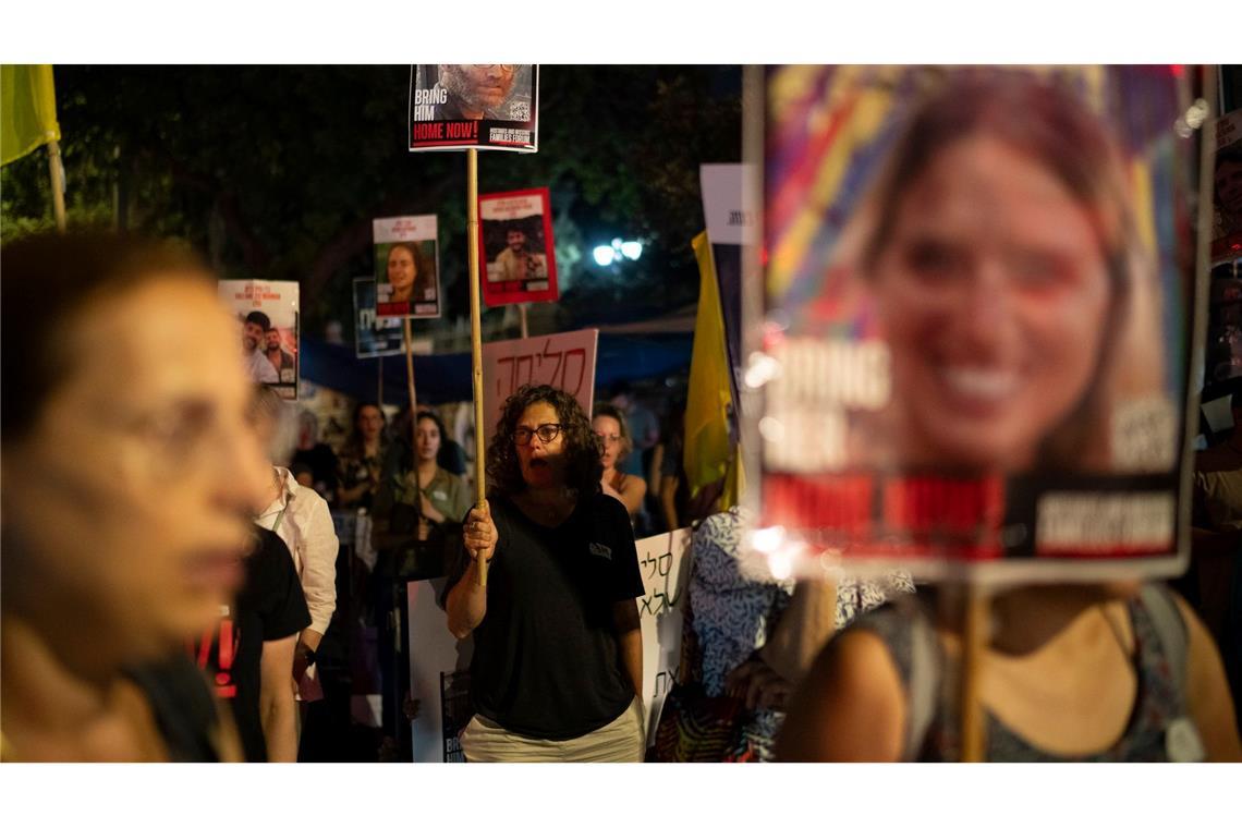 Mehrere Leichen von Geiseln wurden aus dem Gazastreifen geborgen - Angehörige demonstrieren für die Rettung der übrigen. (Archivbild)