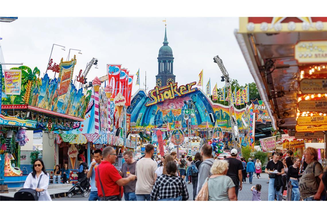 Menschen wollen gemeinsam etwas erleben - wie hier auf dem Hamburger Sommerdom. (Symbolbild)