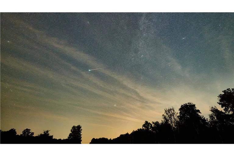 Meteoritenschauer der Perseiden bei Langwedel in Niedersachsen.