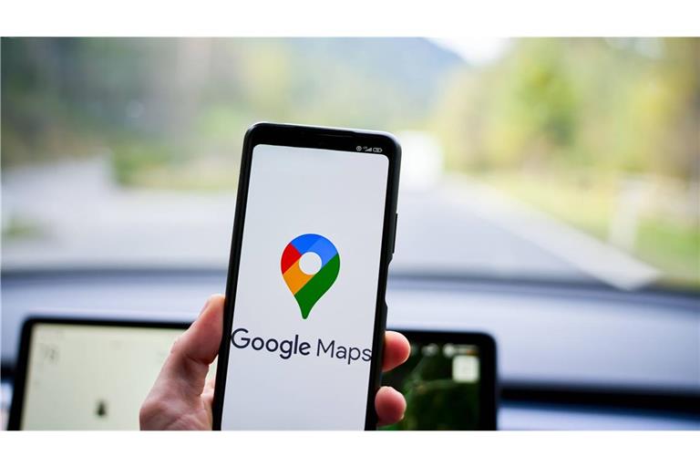 Millionen Menschen nutzen täglich Google Maps – vor allem im Auto.