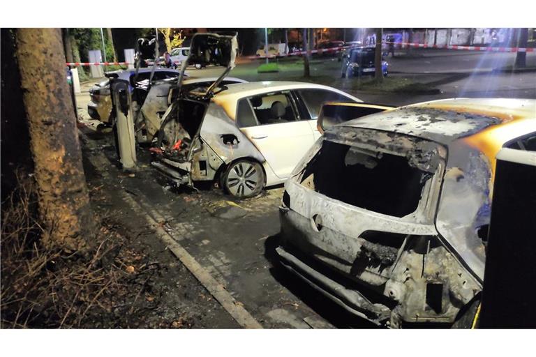 Mindestens drei der Autos hatten einen Totalschaden