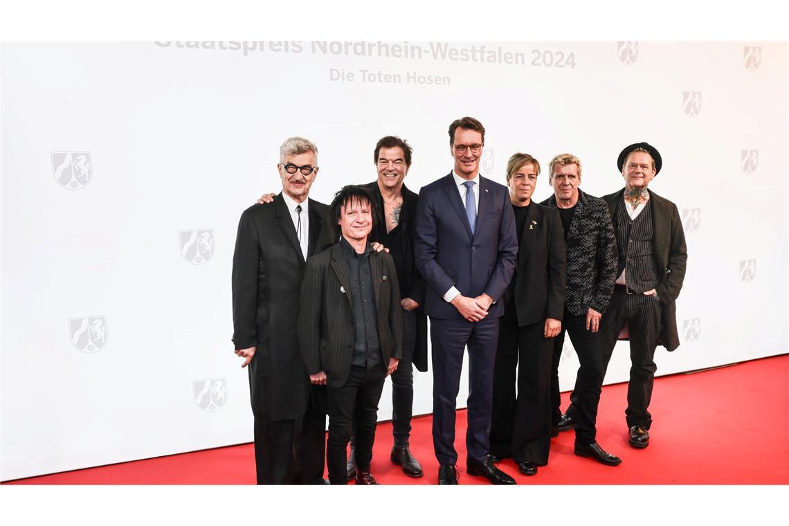 Ministerpräsident Hendrik Wüst (CDU) und Regisseur Wim Wenders lobten das Engagement der Band.