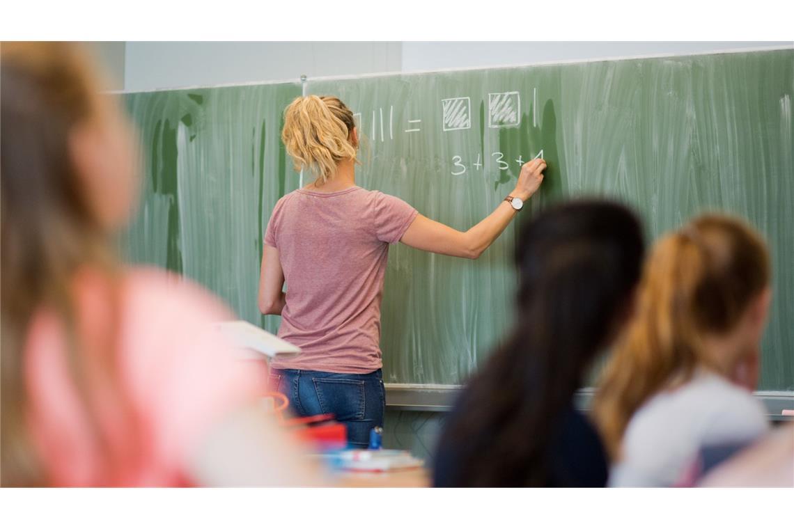 Ministerpräsident Kretschmann kündigt eine Fortbildungsagenda für Mathelehrer an.