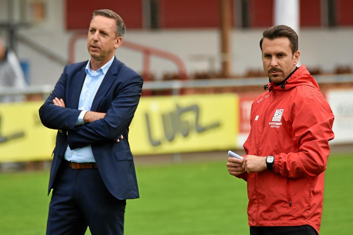 Mit dem Wechsel des ehemaligen Backnanger Torjägers und Trainers Mario Marinic zum SV Fellbach endeten 2022 die zehn gemeinsamen Jahre mit TSG-Funktionär Marc Erdmann (links). Morgen kommt es im WFV-Pokal zum Kräftemessen der beiden Vereine. Foto: Tobias Sellmaier