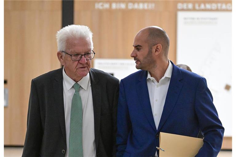 Mit den Ergebnissen der Grundsteuerreform kommt ein heißes Eisen aufs Tapet von Ministerpräsident Winfried Kretschmann (l.) und Finanzminister Danyal Bayaz. Mit den Ergebnissen der Grundsteuerreform kommt ein weiteres heißes Eisen aufs Tapet von Ministerpräsident Kretschmann und Finanzminister Bayaz.