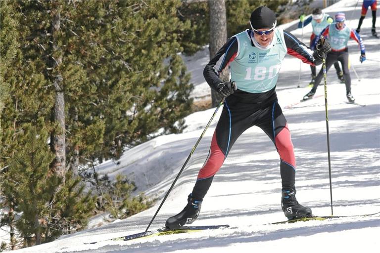 Mit den Langlaufski ist Rainer Kaupp immer noch fast der gesamten Konkurrenz voraus. Die Spitze seiner Altersklassenkonkurrenz war dem Backnanger bei den Titelkämpfen im italienischen Pragelato allerdings auf der Laufstrecke bereits weit enteilt. Foto: privat