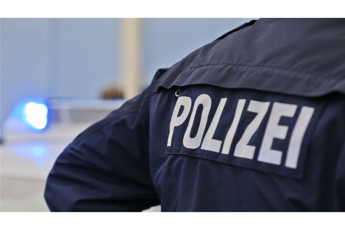 Mit fünf Promille Alkohol im Blut ist ein Mann in Ravensburg von der Polizei aufgegriffen worden (Symbolfoto).