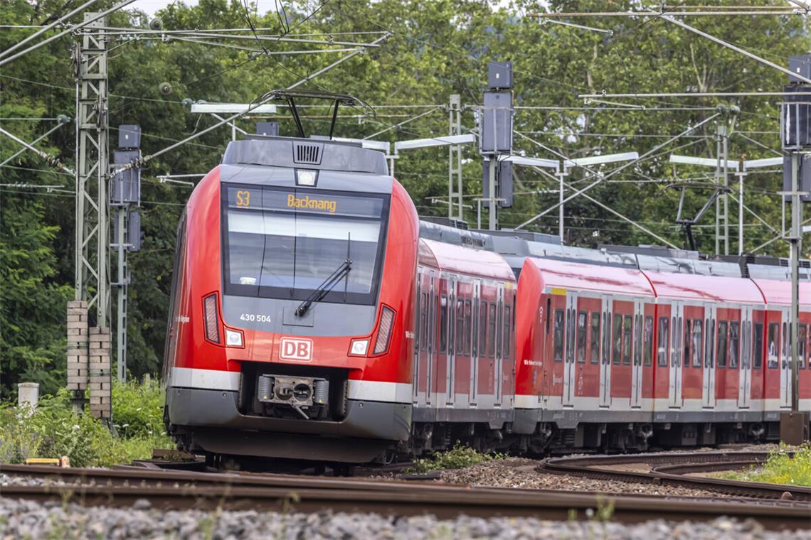 Mit Sozialticket und Azubi-Ticket fährt es sich öffentlich günstiger.