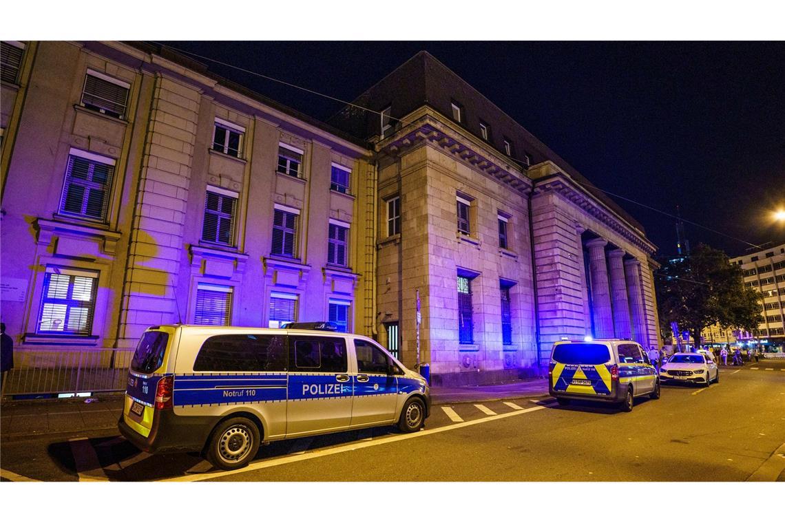 Mitten im Frankfurter Hauptbahnhof hat ein Mann einen anderen Mann erschossen.