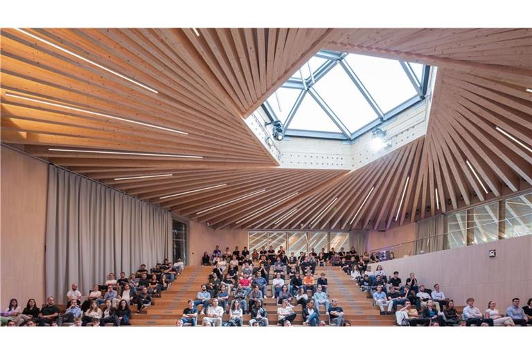 Modellfoto des  neuen  Trumpf-Education-Centers in Ditzingen, das das Berliner Architektenbüro Barkow Leibinger entworfen hat. Das Zentrum ist ein Beispiel Frank Barkows für seine kreative Arbeit.