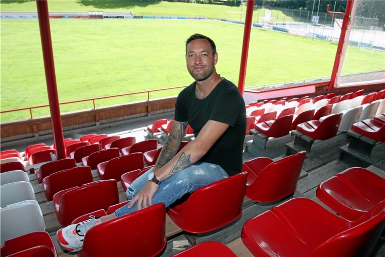 Nach 15 Jahren zurück im Etzwiesenstadion: Ex-Profi Julian Schieber steigt bei der TSG Backnang ins Trainergeschäft ein. Foto: Imago