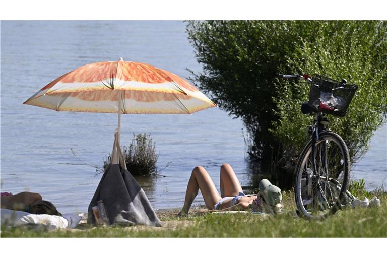 Nach Abkühlung dürften viele Menschen im Südwesten zum Beginn der neuen Woche suchen.