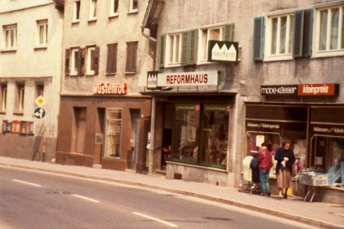 Nach Aufgabe des eigenen Schuhhauses Möck zog das Reformhaus ein. Die Hauptstraße war zu dieser Zeit noch Durchgangsstraße, wurde erst in den 1990ern zur Fußgängerzone. Fotos: privat