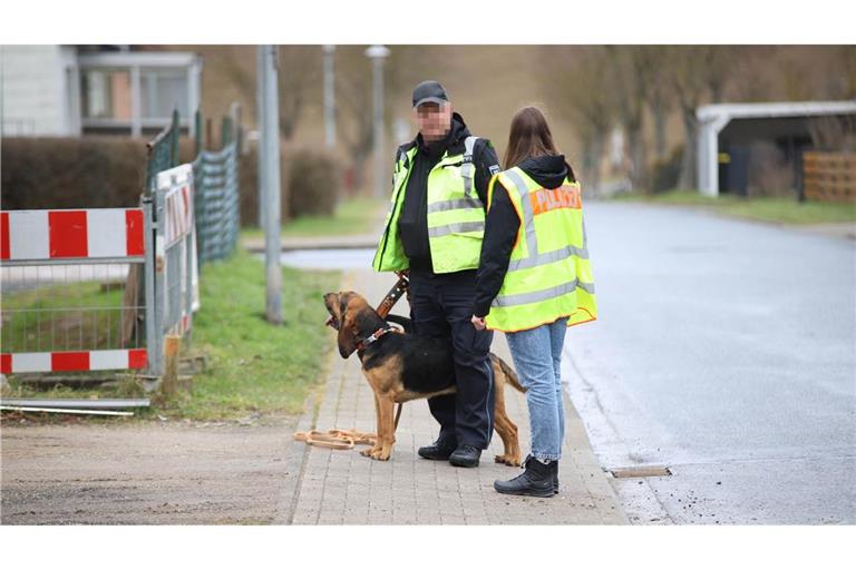 Nach dem Fund einer Leiche sucht die Polizei nun die Untermieterin des Opfers.