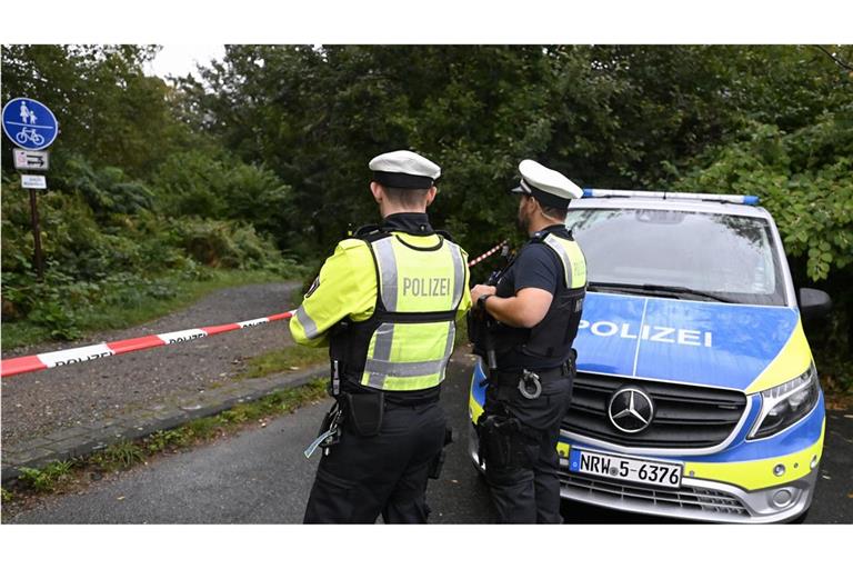 Nach dem mutmaßlich islamistischen Terroranschlag von Solingen sucht die Polizei erneut ein Gebiet in der Stadt ab.