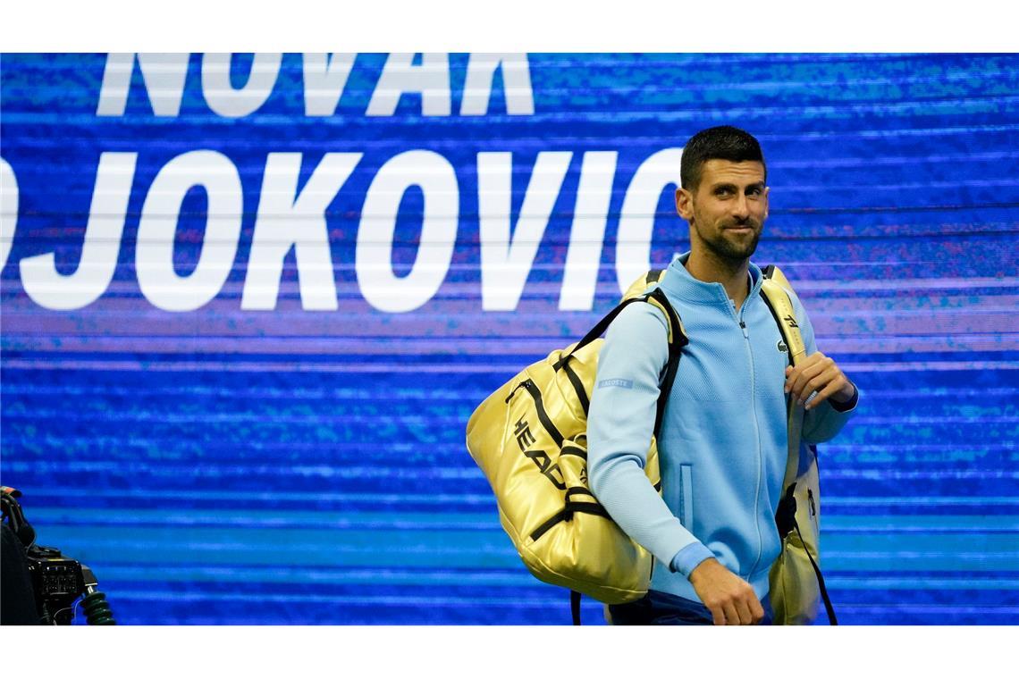 Nach dem Olympia-Triumph trug Novak Djokovic in New York goldene Tennistaschen.