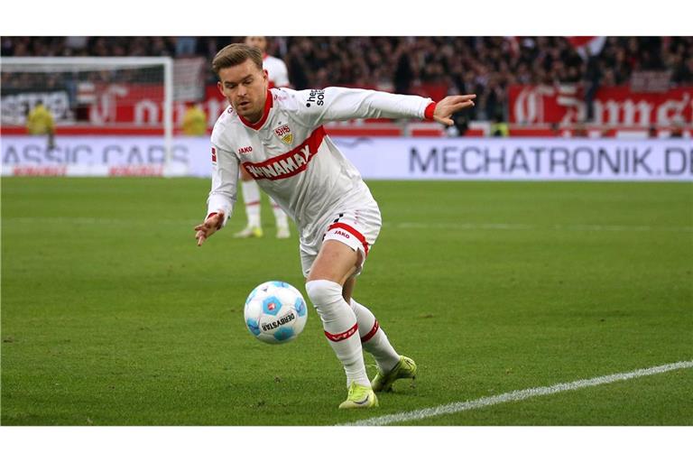 Nach dem Sieg gegen den VfL Bochum erfüllte Abwehrspieler Maximilian Mittelstädt einem kleinen VfB-Fan einen besonderen Wunsch (Archivfoto).