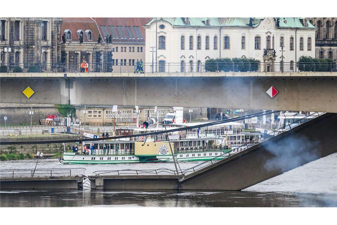 Nach dem Teileinsturz der Brücke laufen die Arbeiten.