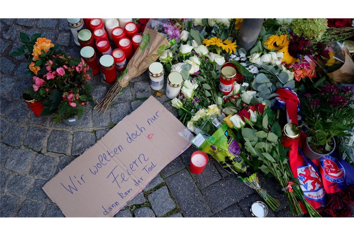 Nach dem Terroranschlag herrschten Fassungslosigkeit und Trauer in Solingen. (Archivbild)