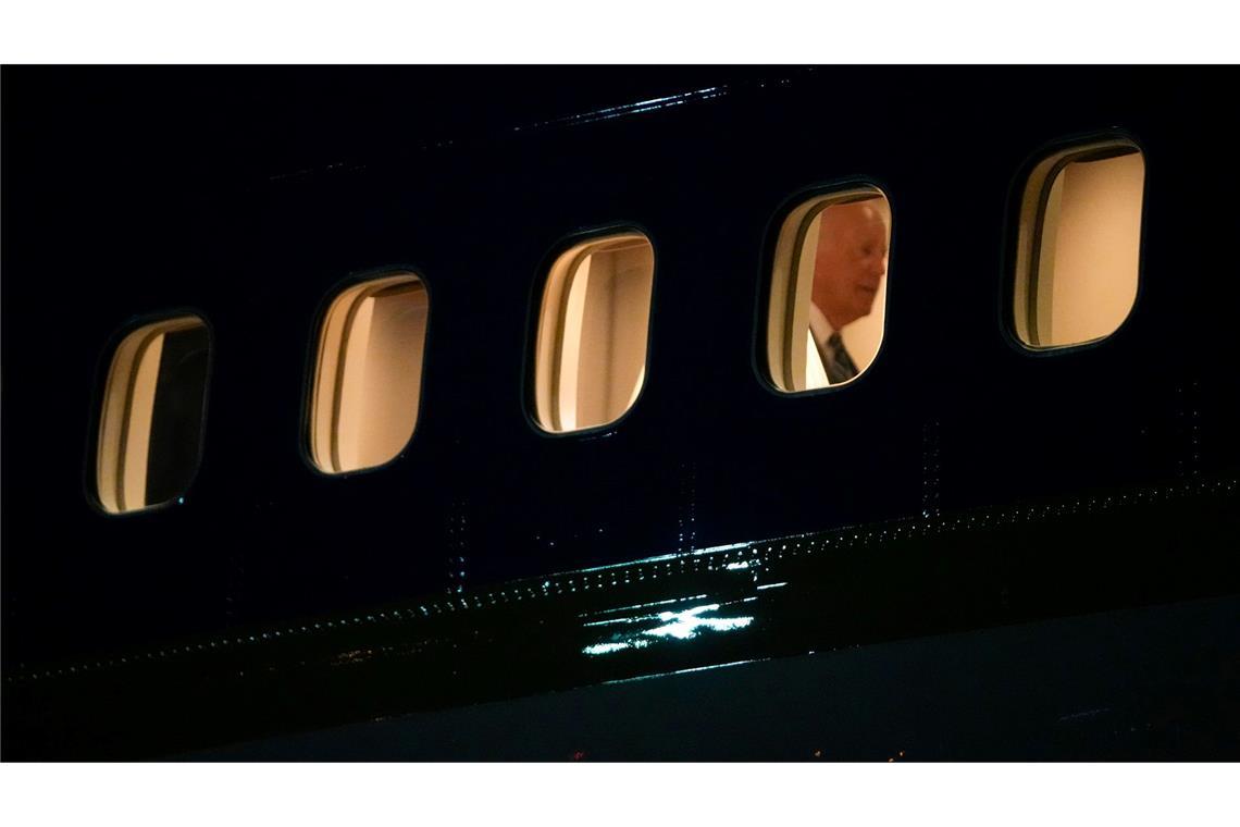 Nach dem Wahlkampfauftritt - Joe Biden in der Air Force One