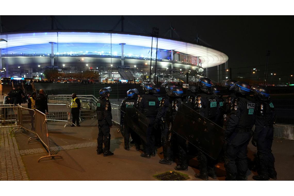 Nach den Angriffen auf israelische Fußballfans herrschen in Paris besonders hohe Sicherheitsvorkehrungen.