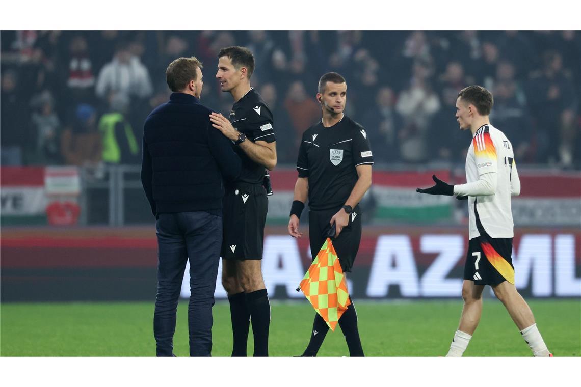 Nach diesem Elfmeterpfiff hatte Julian Nagelsmann Gesprächsbedarf.