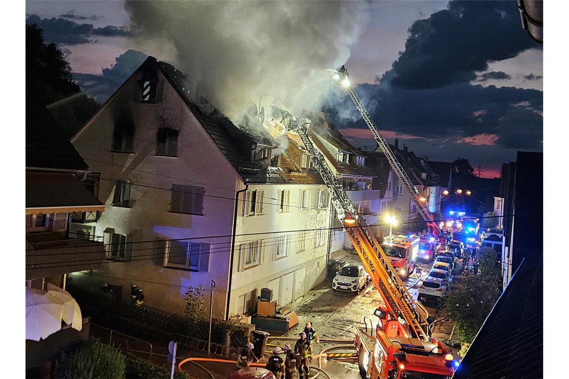 Nach eineinhalb Stunden hatte die Feuerwehr den Brand gelöscht.Nach eineinhalb Stunden hatte die Feuerwehr den Brand gelöscht.