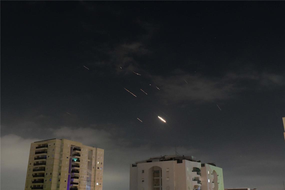 Nach einem tödlichen Drohnenangriff der libanesischen Hisbollah-Miliz auf einen israelischen Armeestützpunkt nahe der Stadt Binjamina ändert die Luftwaffe ihr Vorgehen bei Raketenalarm.