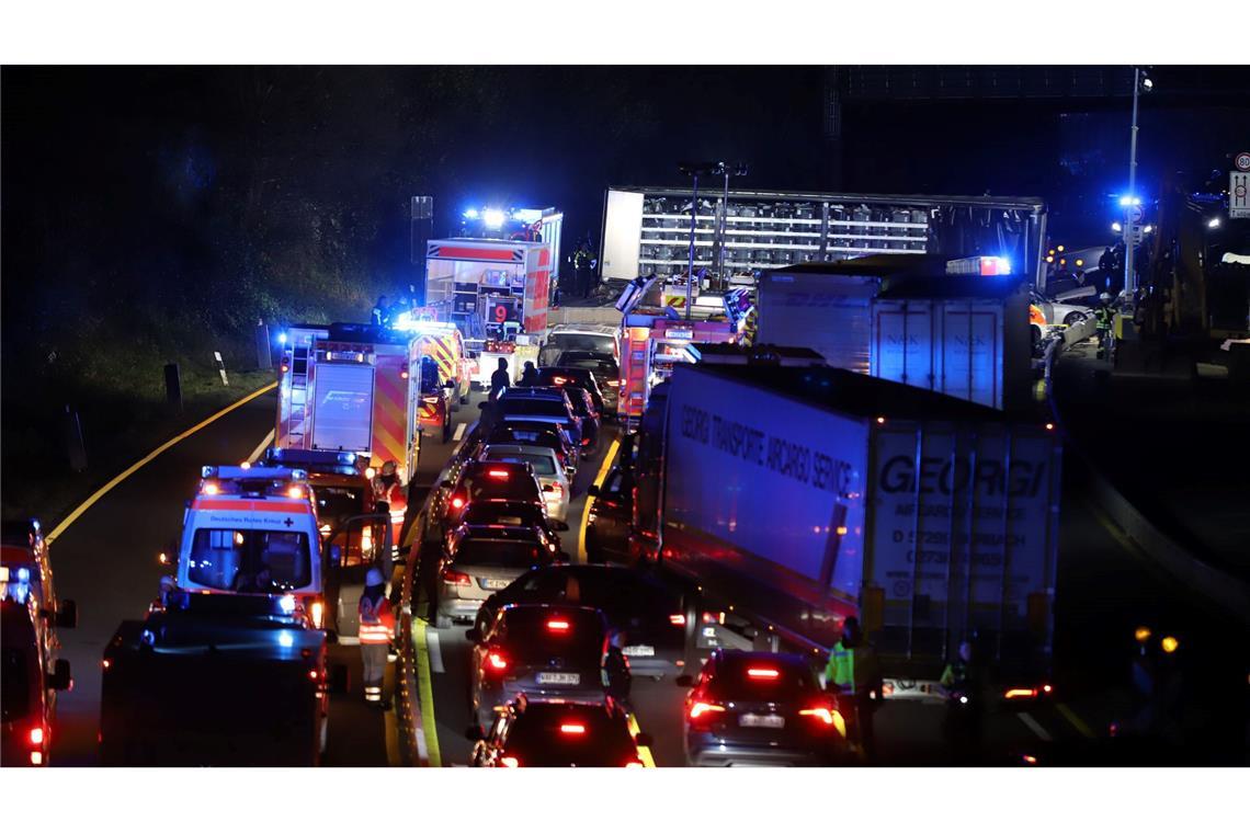 Nach einer Chaosfahrt über mehrere Autobahnen wurde der Lkw-Fahrer aus dem Verkehr gezogen.