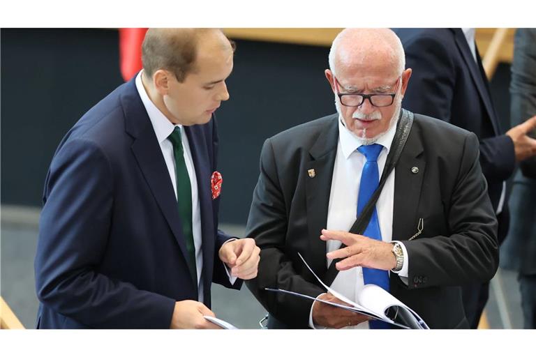 Nach einer Gerichtsentscheidung muss sich der AfD-Alterspräsidenten an Regen halten.