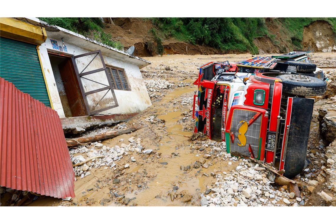 Nach Unwettern in Nepal