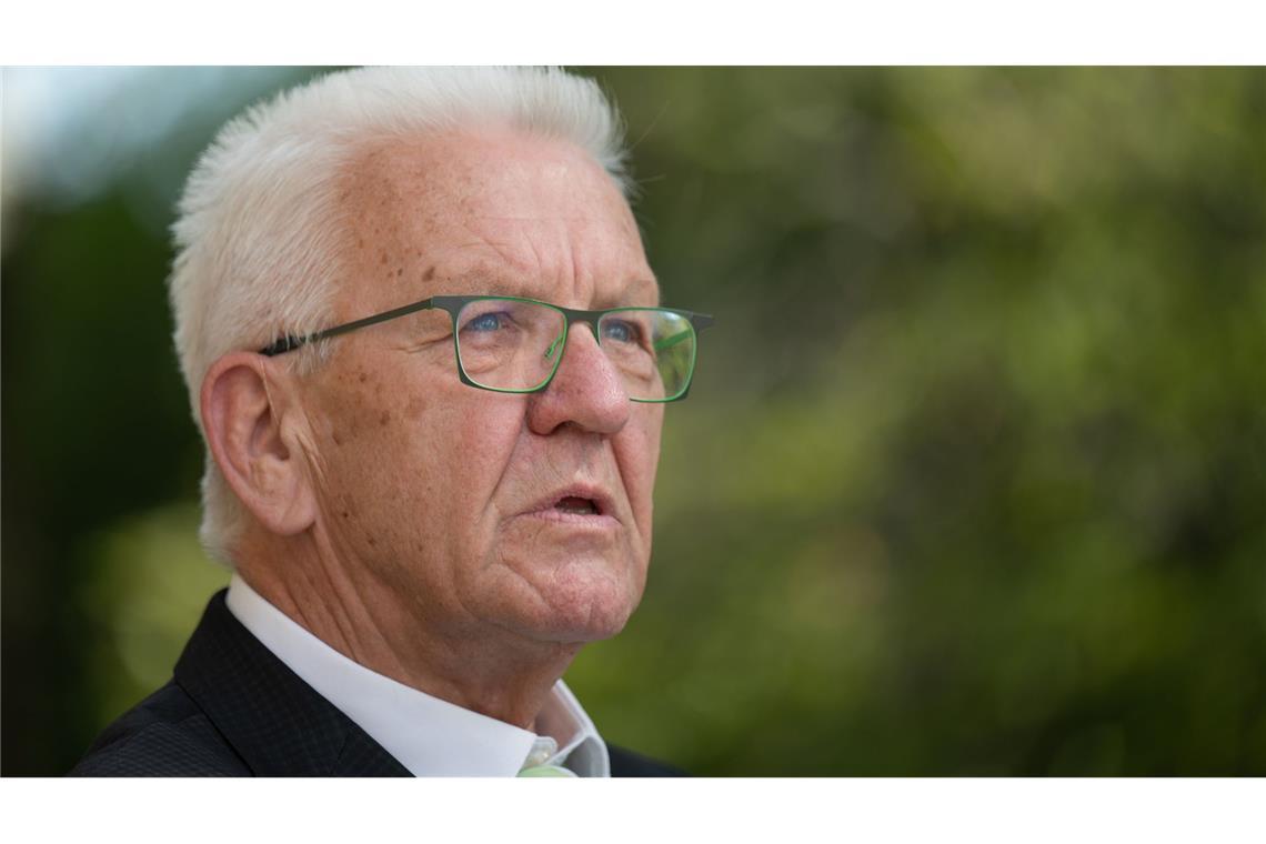 „Natürlich ist auch Schwarz-Grün für 2025 eine realistische Möglichkeit“, sagt der baden-württembergische Ministerpräsident Winfried Kretschmann (Grüne).