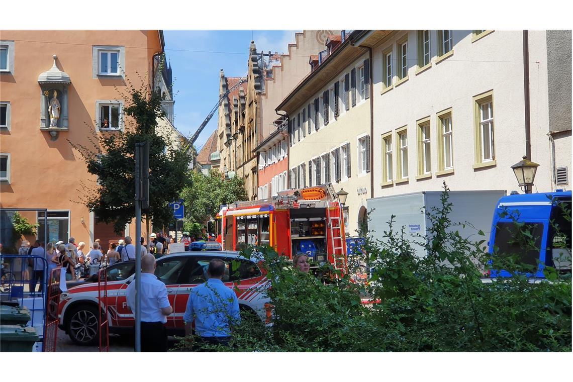 Neben der Feuerwehr aus Deutschland und der Schweiz ist auch das Technische Hilfswerk vor Ort.