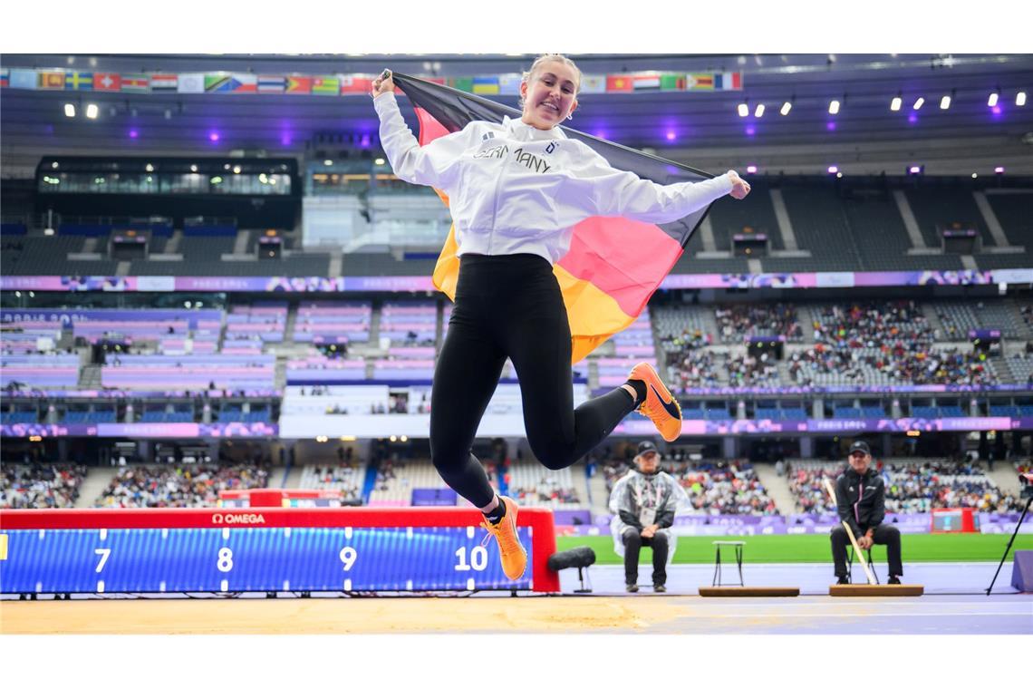 Nele Moos jubelt  über Weitsprung-Silber bei den Paralympics