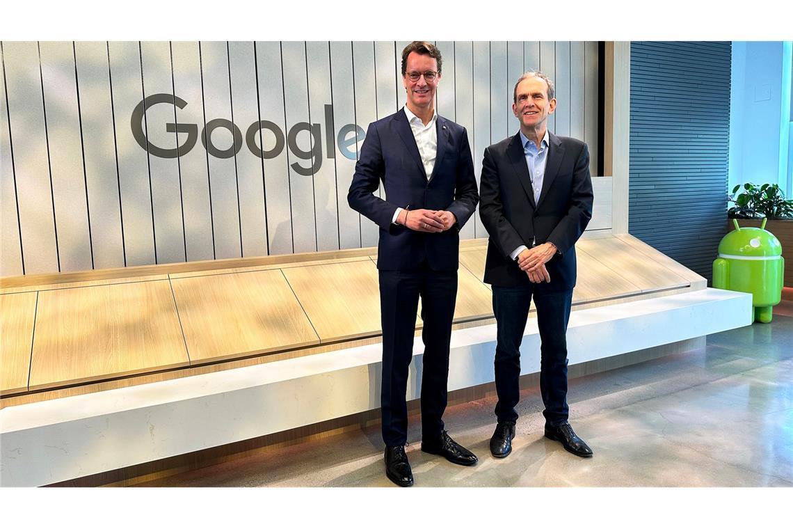 NRW-Ministerpräsident Hendrik Wüst bei einer Reise durch Kalifornien an der Seite von Google-Manager Kent Walker im April 2024 - nun haben sie sich in Berlin wiedergetroffen.