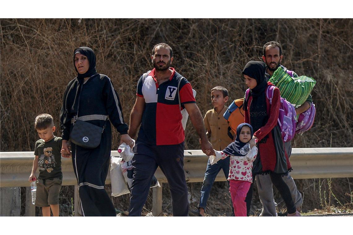 Offenkundig koordinierte Explosionen und israelische Luftangriffe töteten Hunderte Menschen im Libanon und trieben Zehntausende in die Flucht. (Archivbild)